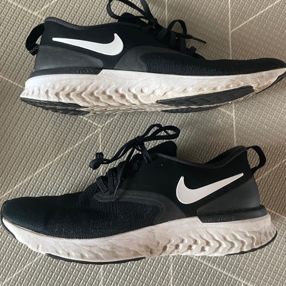 Nike Odyssey React 2 Flyknit - Picture 2 of 4